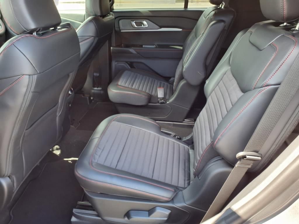 New 2025 Ford Explorer ST-Line w/ Premium Package image 7