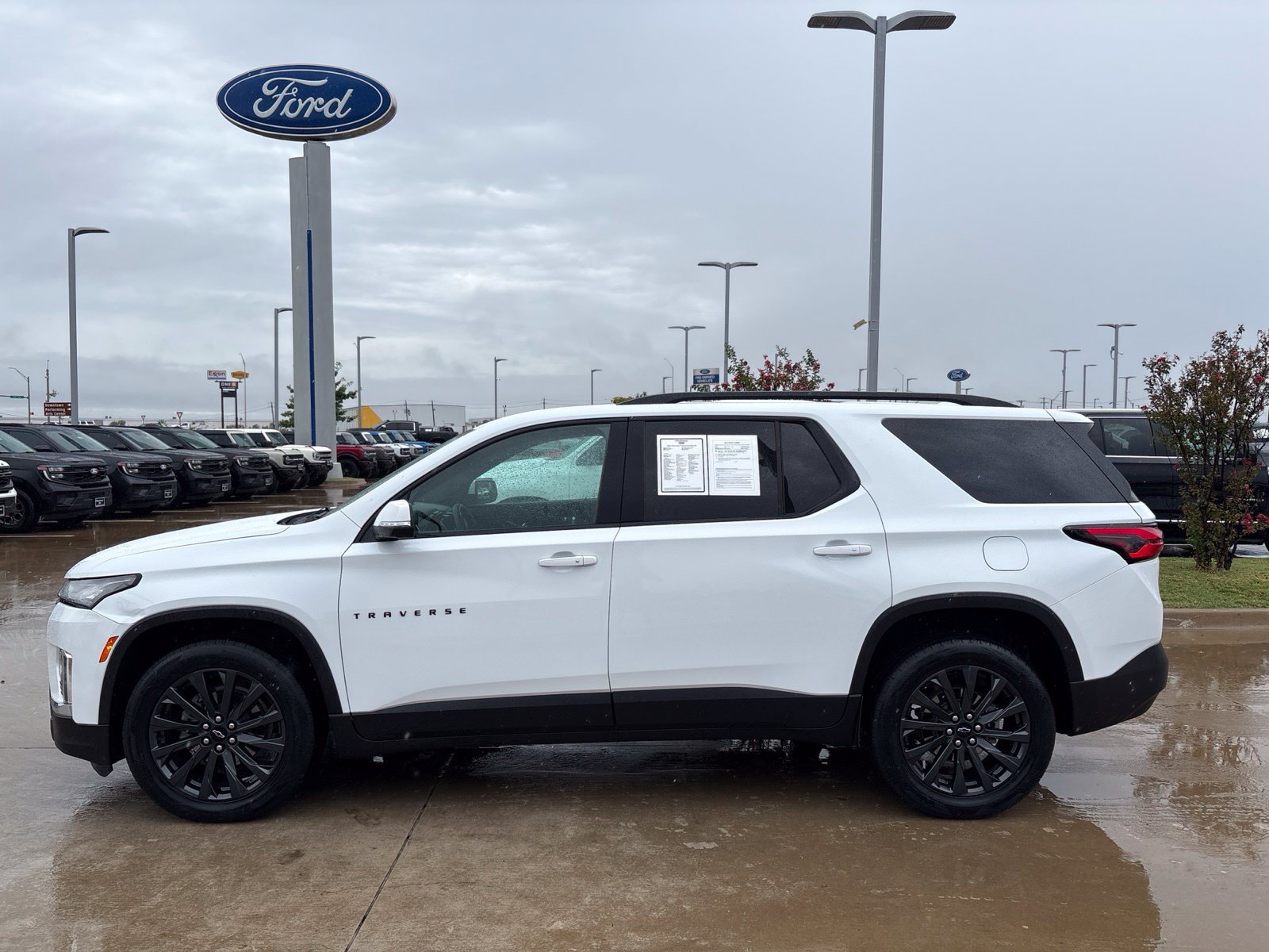 Used 2024 Chevrolet Traverse RS FWD image 13