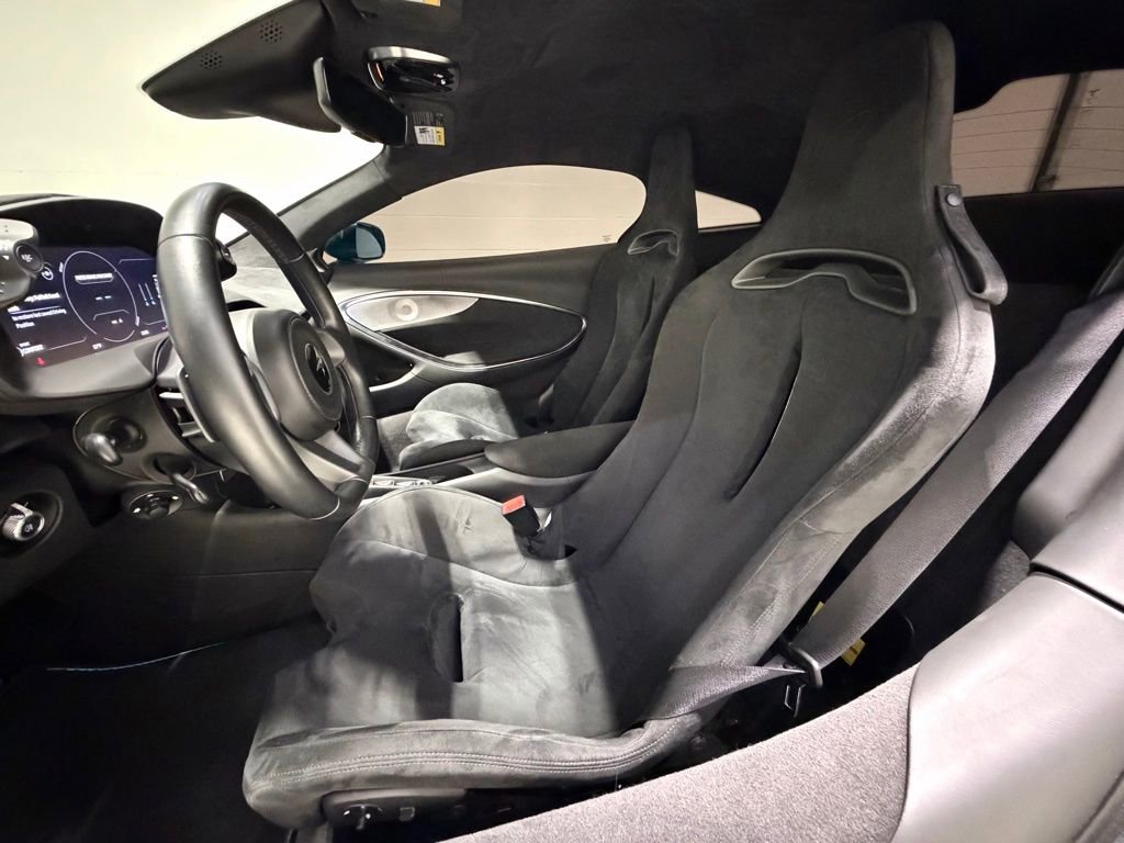 Used 2023 McLaren Artura image 30