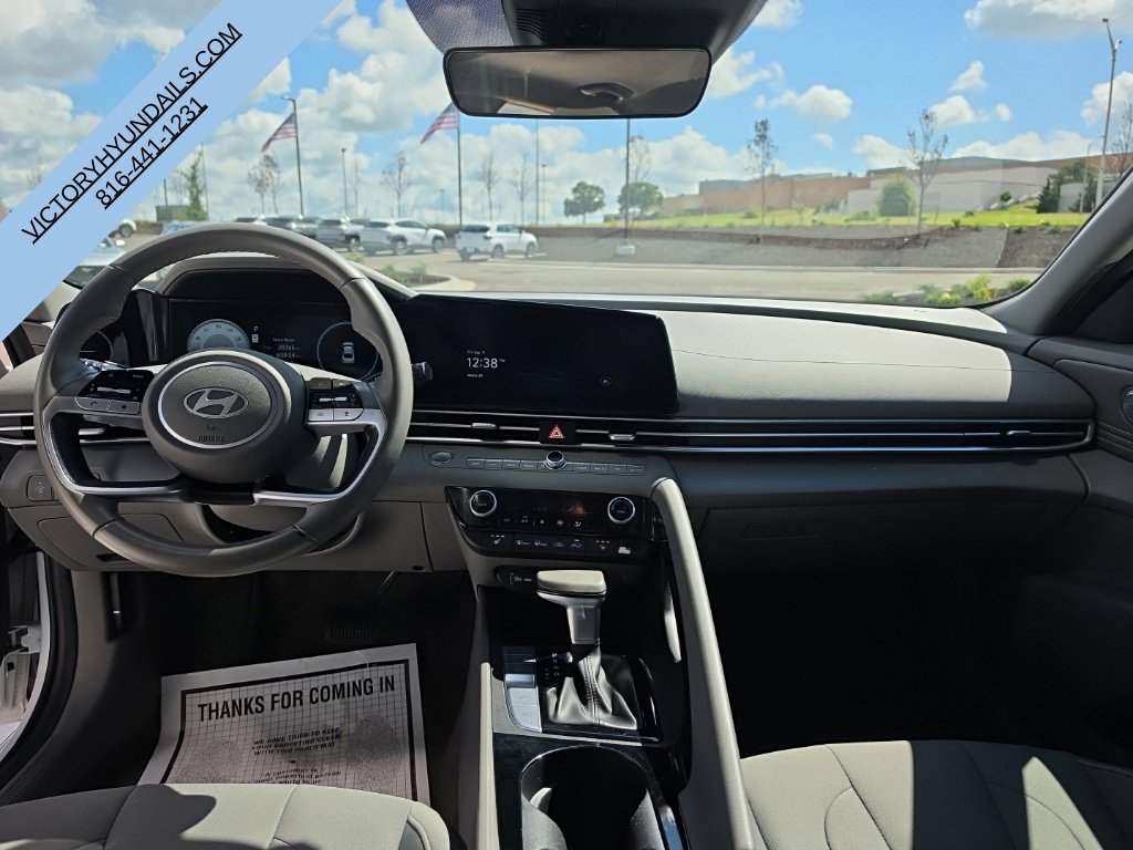 Used 2025 Hyundai Elantra SEL FWD image 24