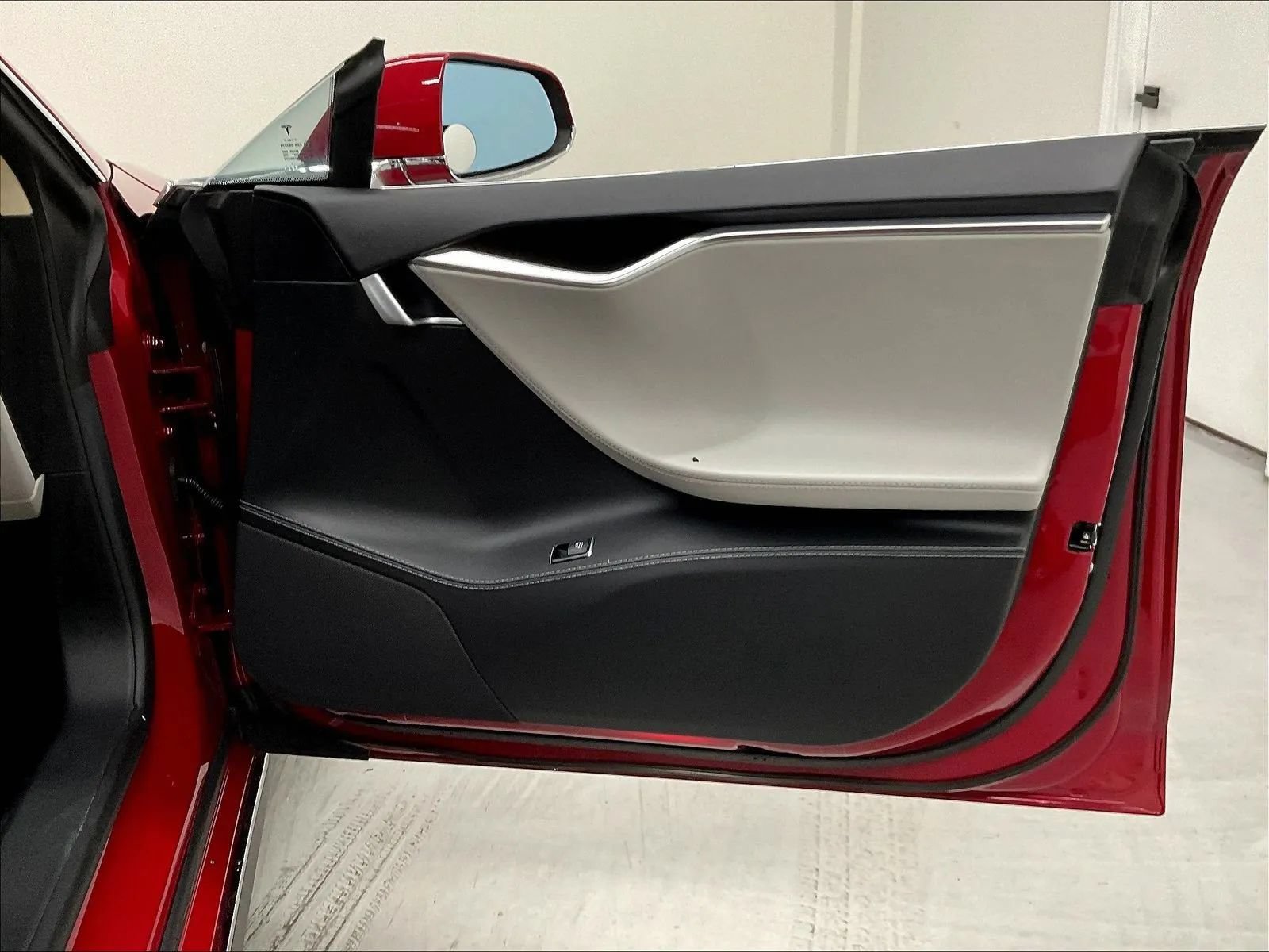 Used 2014 Tesla Model S 85 RWD image 17