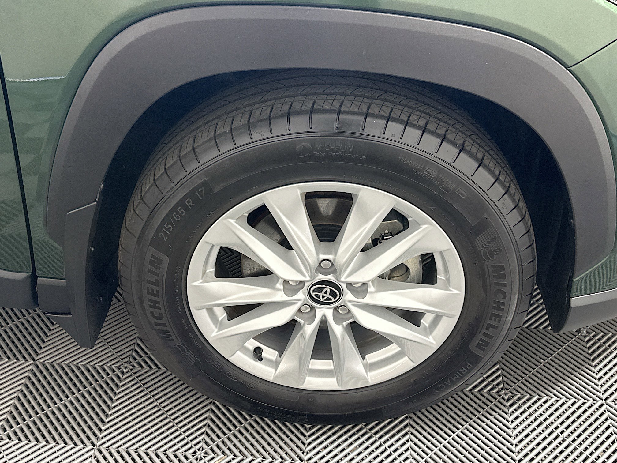 Used 2025 Toyota Corolla Cross LE image 11