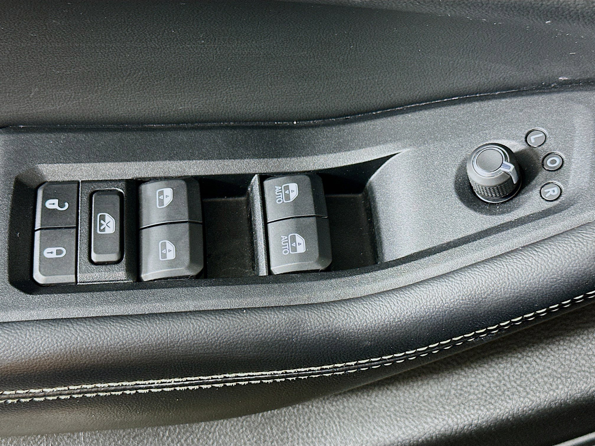 Used 2023 Jeep Grand Cherokee Limited image 15