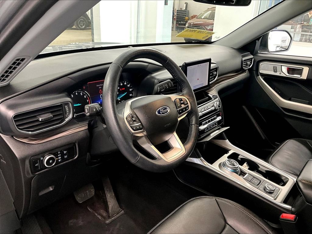 Used 2023 Ford Explorer Limited w/ Equipment Group 301A image 8