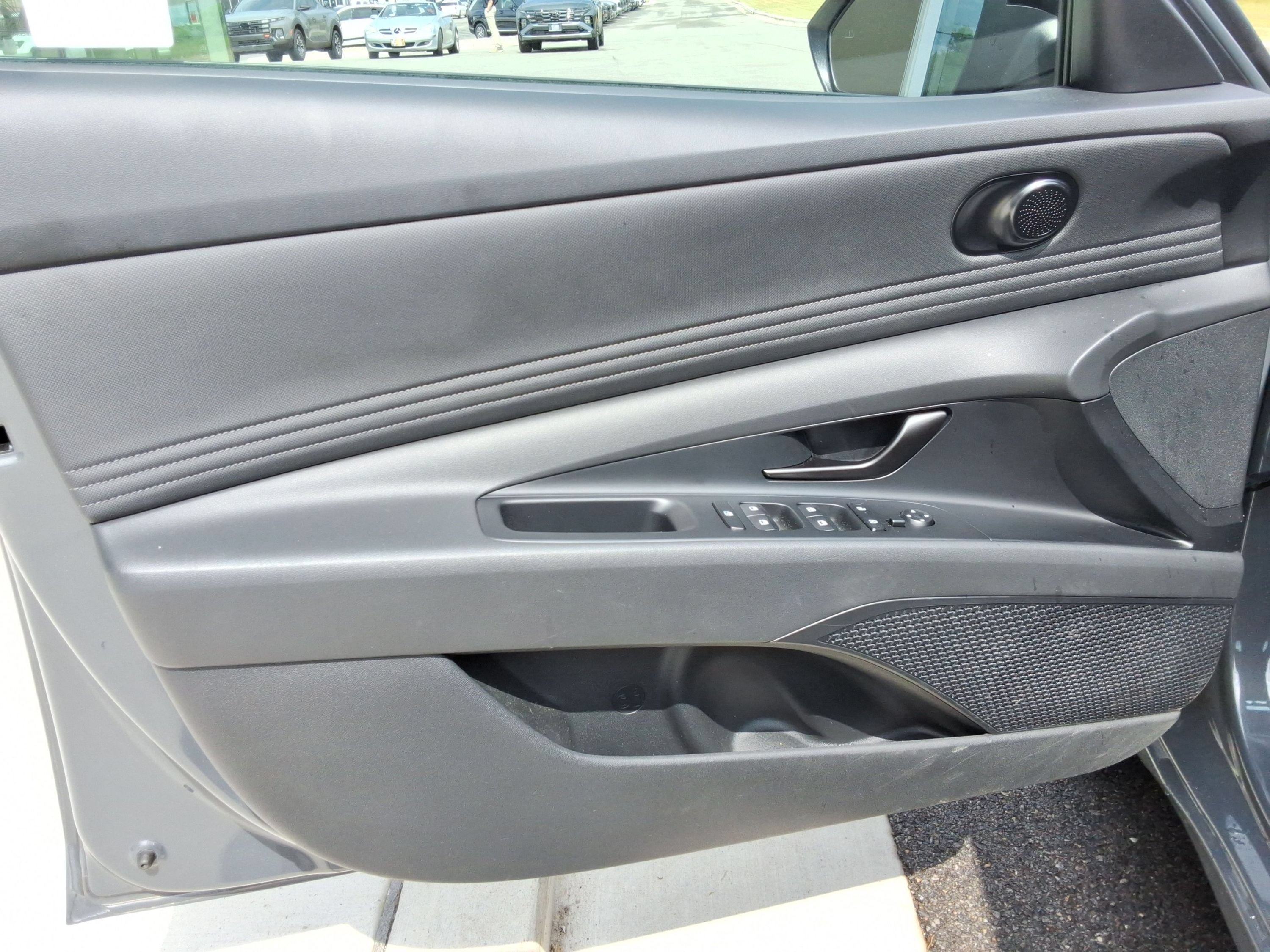 Used 2025 Hyundai Elantra SEL FWD image 23