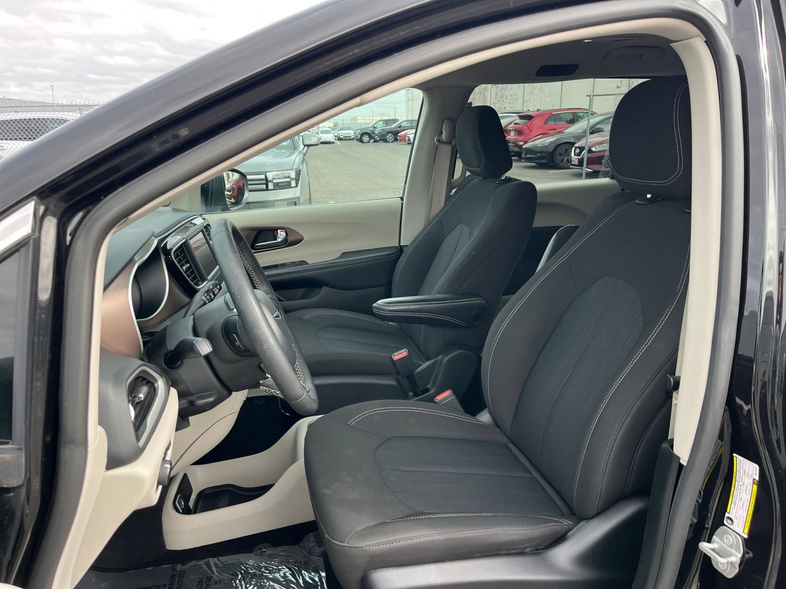 Used 2024 Chrysler Voyager LX FWD image 38