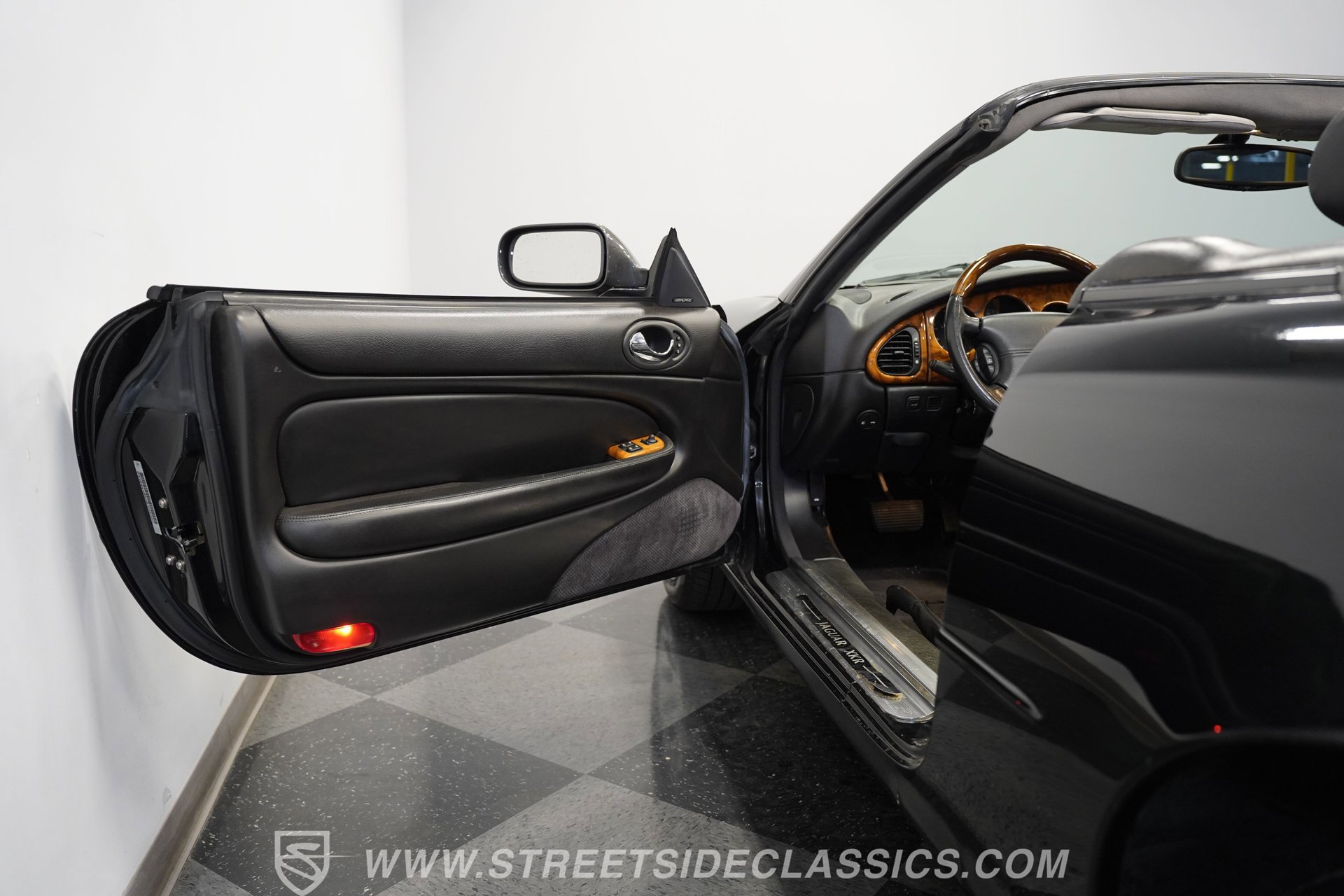 Used 2002 Jaguar XK8 Convertible image 28