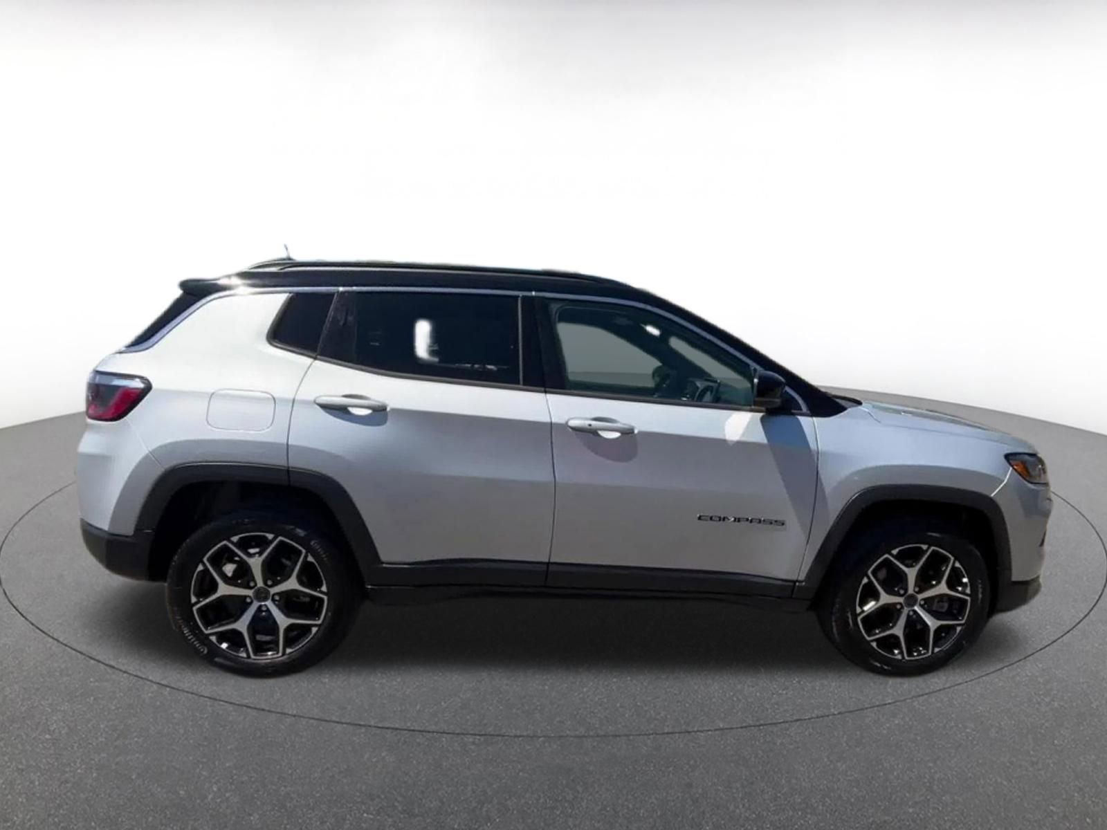 Used 2025 Jeep Compass Limited AWD/4WD image 16