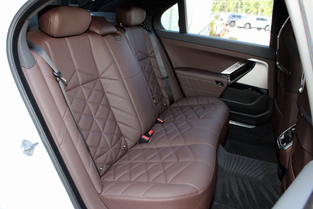 Used 2025 BMW 740i image 24