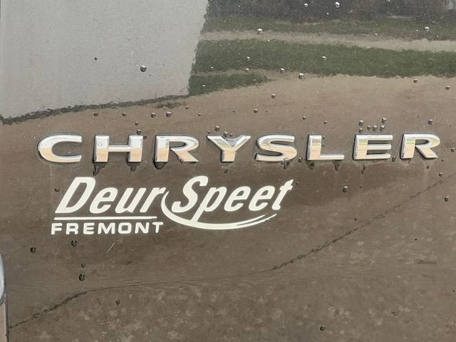 Used 2010 Chrysler Town & Country Touring w/ Safetytec Group image 42