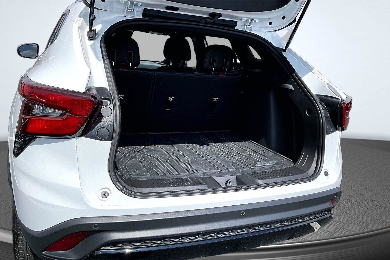 Used 2025 Chevrolet Trax RS w/ Driver Confidence Package FWD image 5