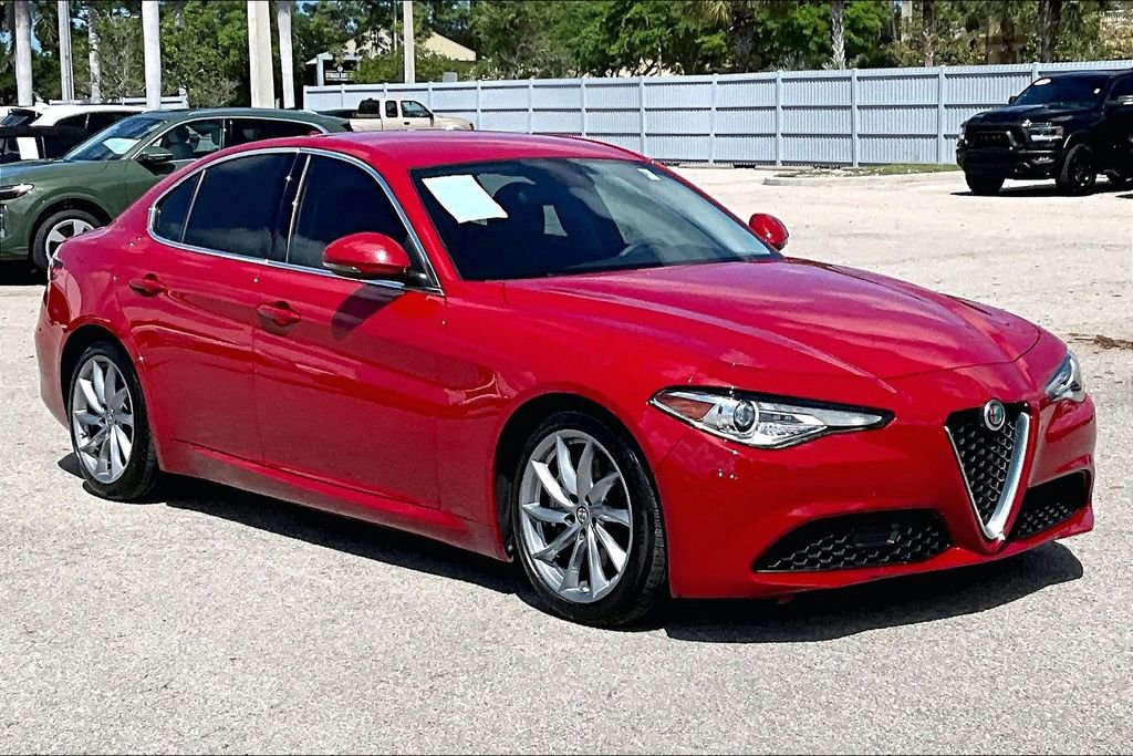 Used 2018 Alfa Romeo Giulia image 2