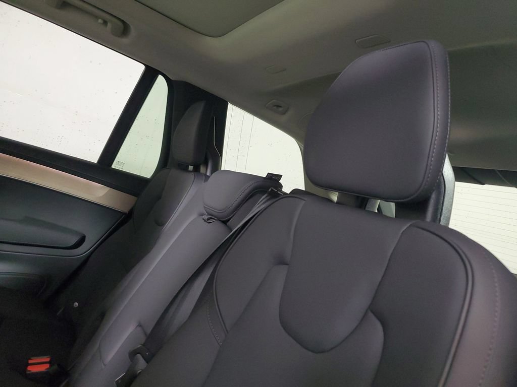 Used 2025 Volvo XC90 B6 Plus w/ Protection Package Premier AWD/4WD image 13