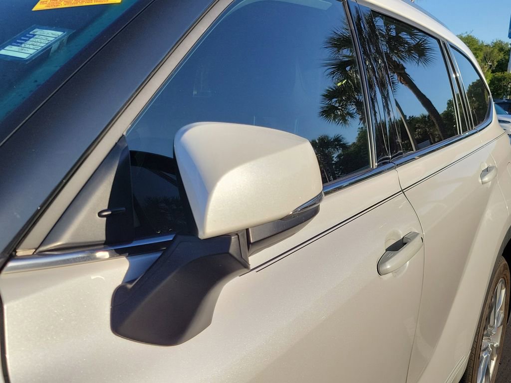 Used 2024 Toyota Highlander Limited FWD image 5