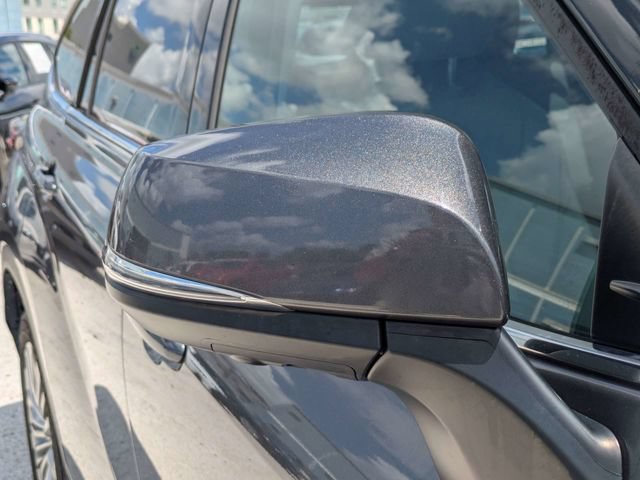 Used 2021 Toyota Highlander Platinum FWD image 11