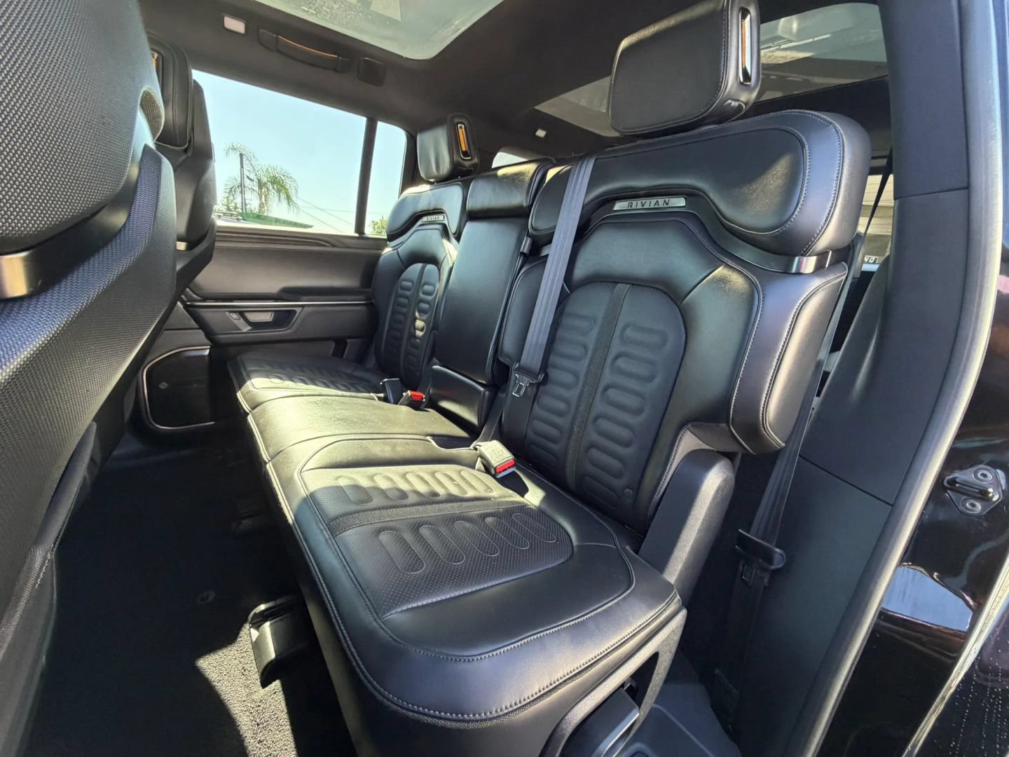 Used 2025 Rivian R1S Adventure Dual AWD/4WD image 34