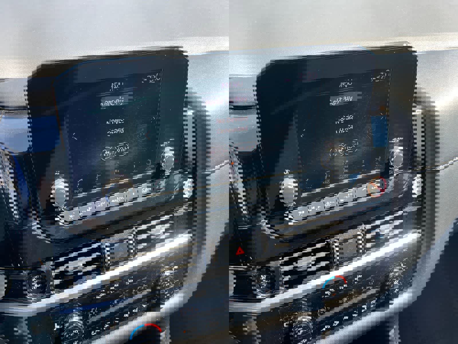 Used 2025 Nissan Pathfinder SV image 17