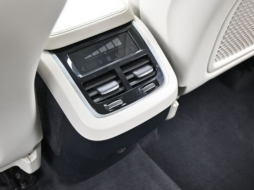 Used 2020 Volvo XC90 T5 Momentum w/ Protection Package Premier image 33