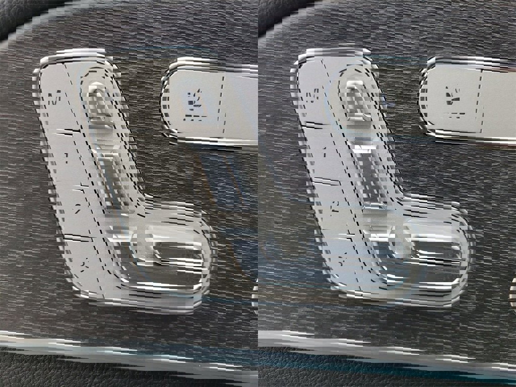 Used 2022 Mercedes-Benz GLE 350 4MATIC w/ Premium Package image 17