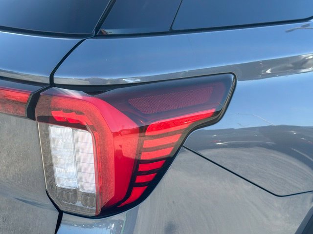 Used 2025 Ford Explorer Active w/ Active Comfort Package RWD image 12
