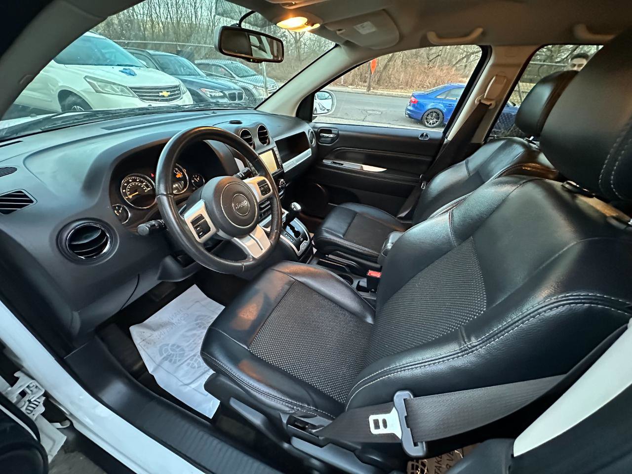 Used 2016 Jeep Compass Latitude image 21