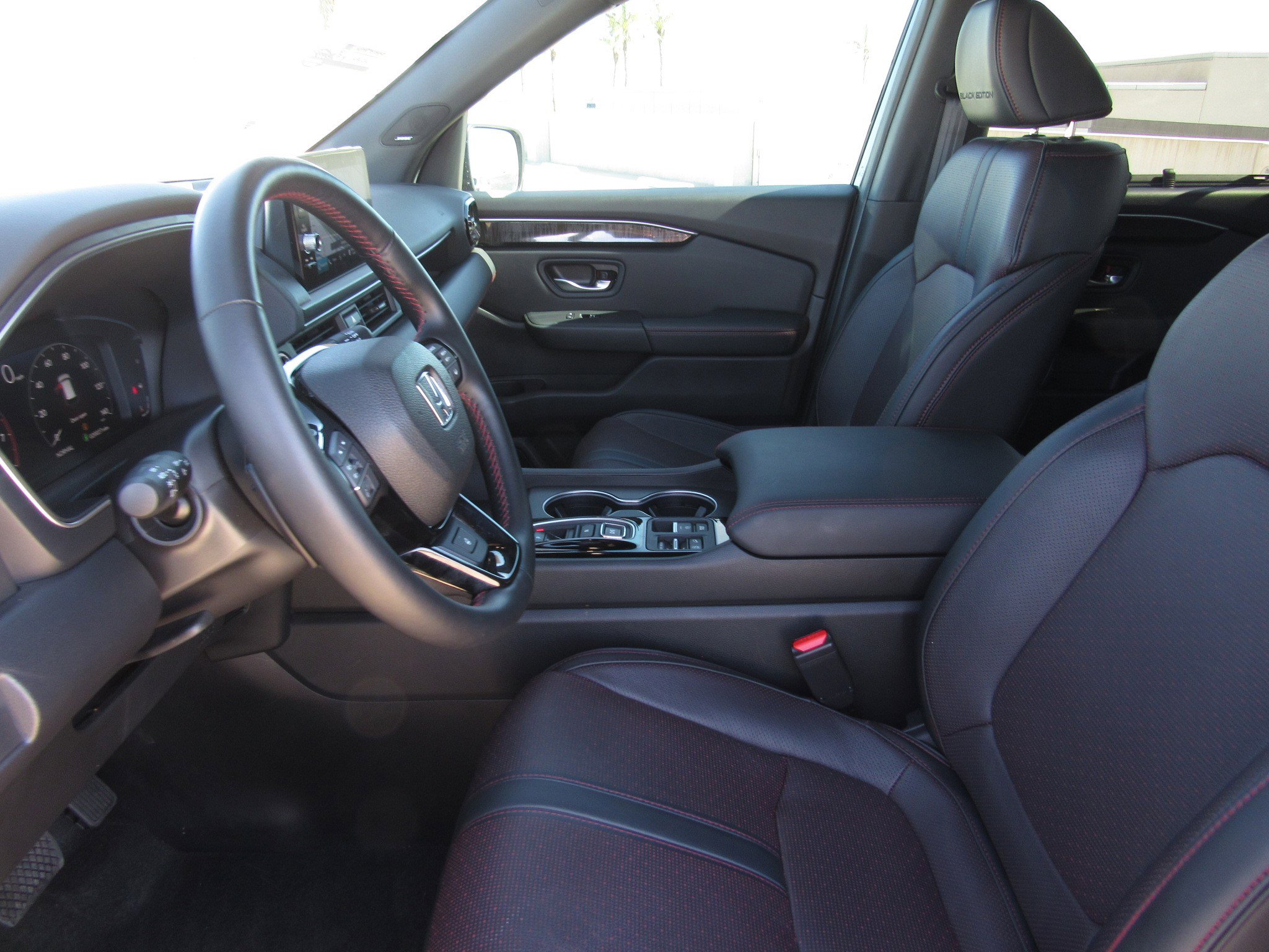 Used 2025 Honda Pilot Black Edition image 16