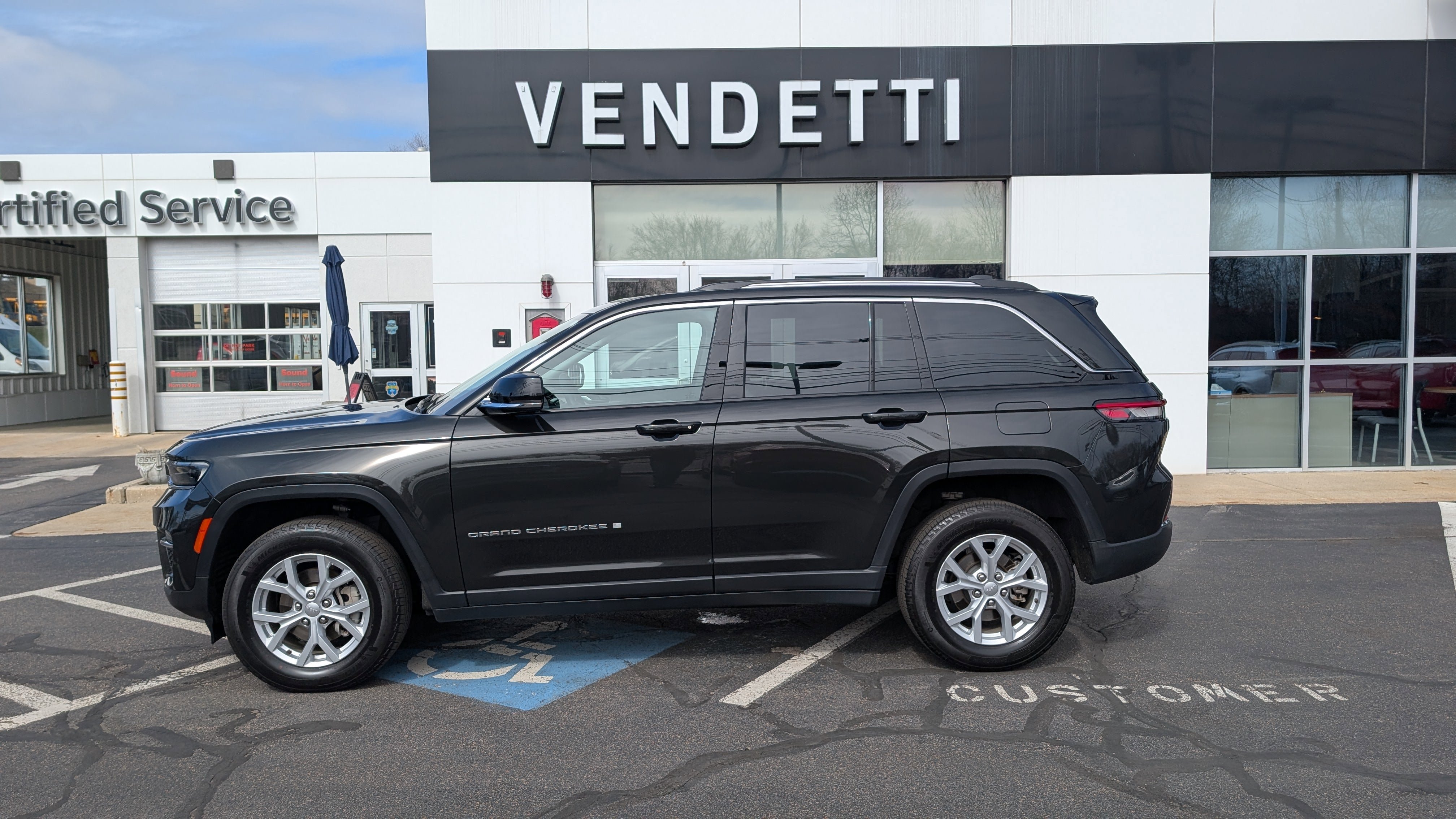 Used 2024 Jeep Grand Cherokee Limited AWD/4WD image 15