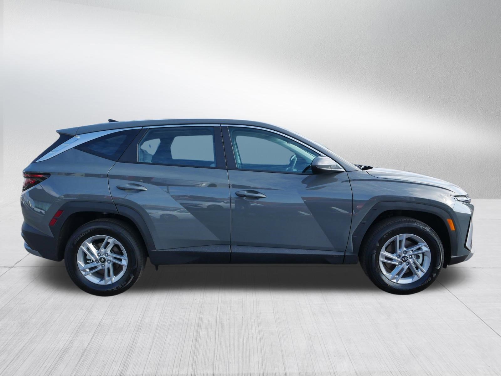 Certified 2025 Hyundai Tucson SE image 8