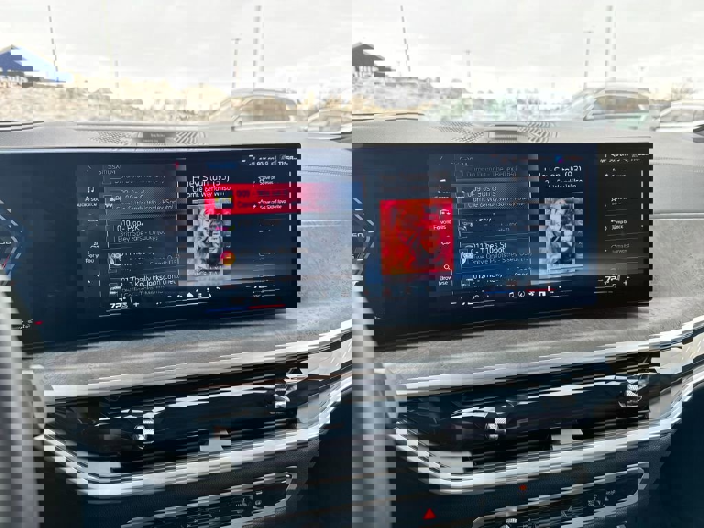 Used 2025 BMW X7 M60i image 14