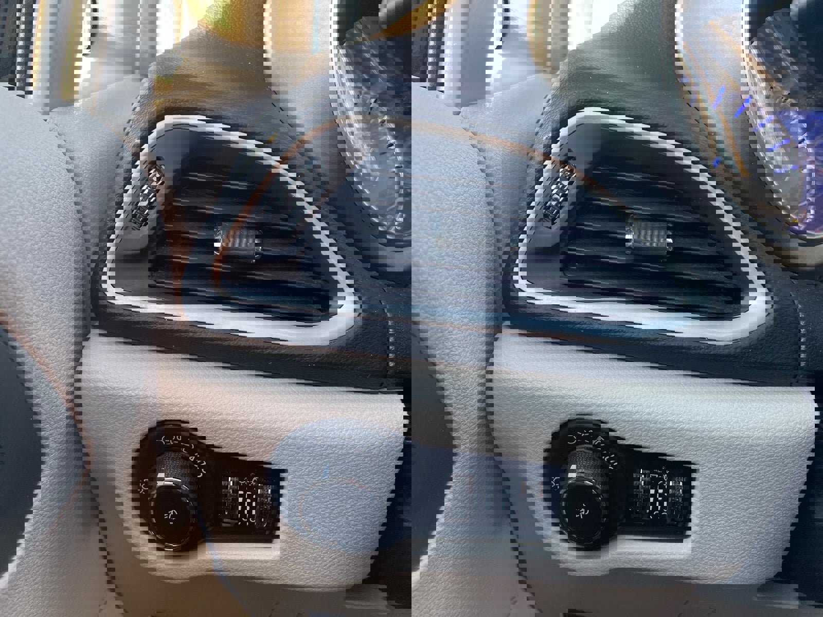 Used 2023 Chrysler Pacifica Touring-L image 15