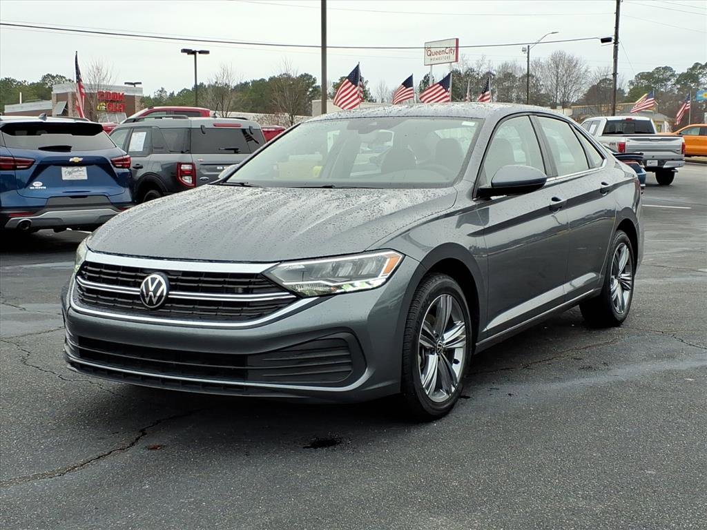 Used 2024 Volkswagen Jetta SE image 1
