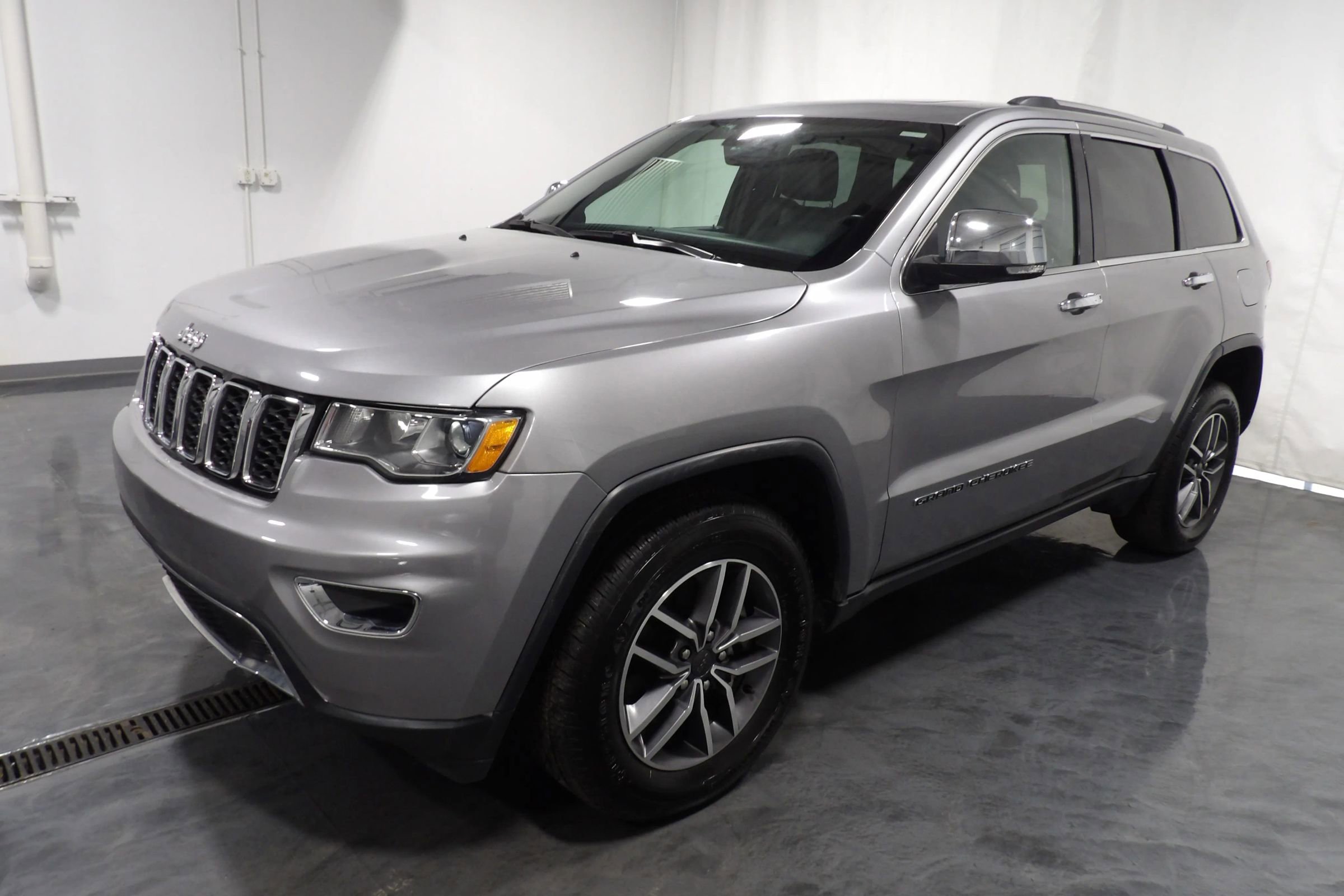 Used 2021 Jeep Grand Cherokee Limited w/ Luxury Group II image 4