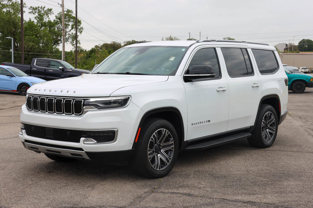 Used 2024 Jeep Wagoneer Series II w/ Flexible Seating Group RWD image 6