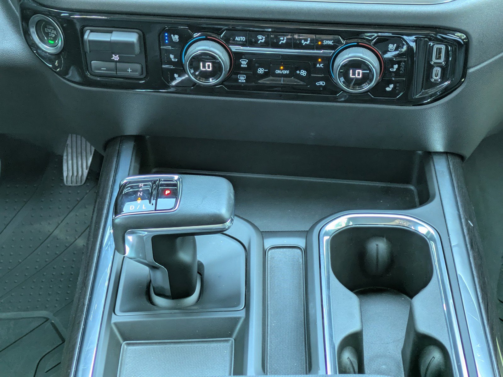 Used 2022 Chevrolet Silverado 1500 LTZ w/ Technology Package AWD/4WD image 16