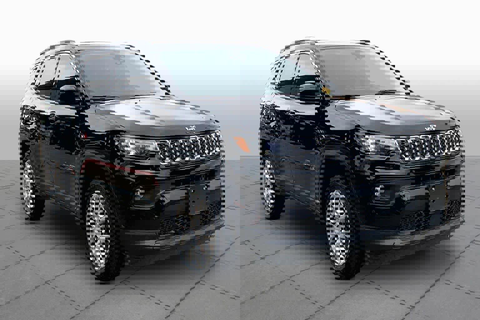 Used 2024 Jeep Compass Latitude w/ Sun and Sound Group image 3