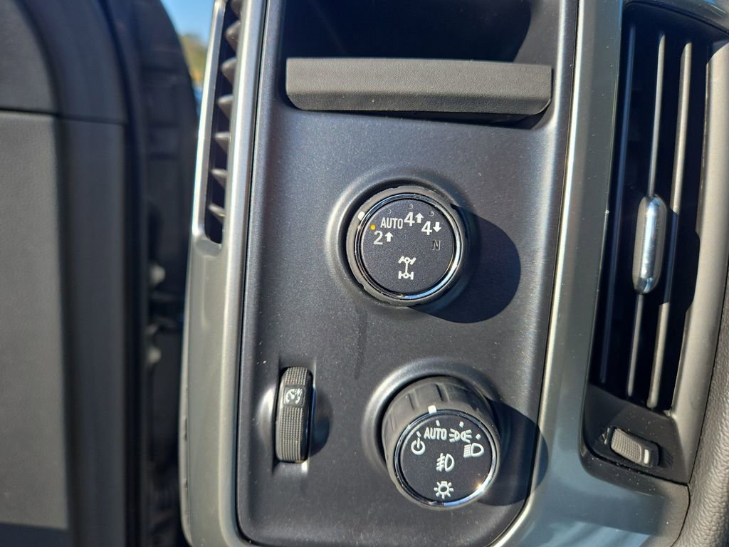 Used 2018 Chevrolet Silverado 1500 LT w/ LPO, Black Pack AWD/4WD image 51