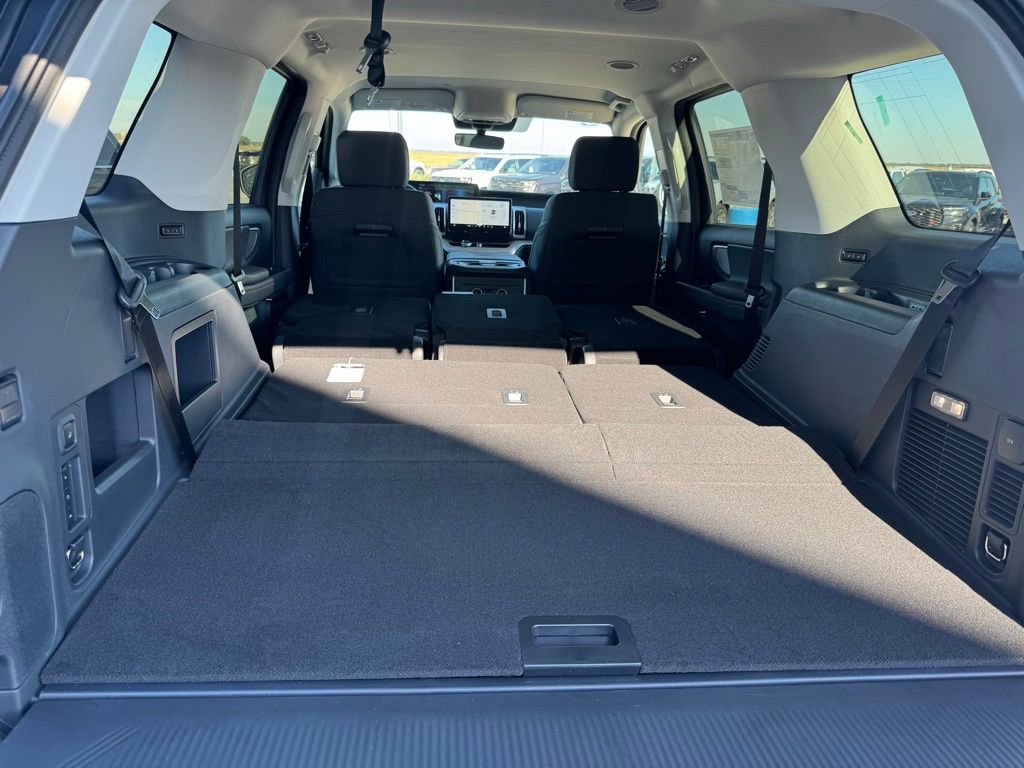 New 2025 Ford Expedition Active image 13