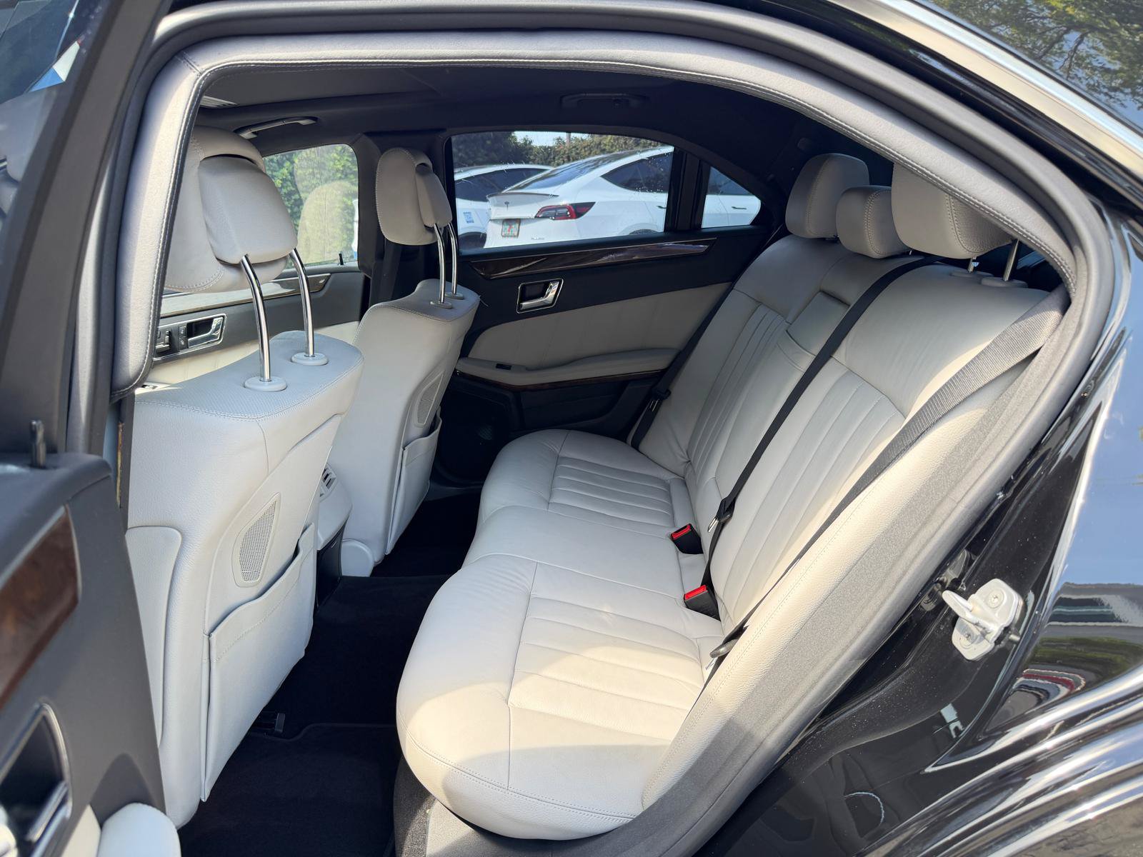 Used 2010 Mercedes-Benz E 550 Sedan image 41