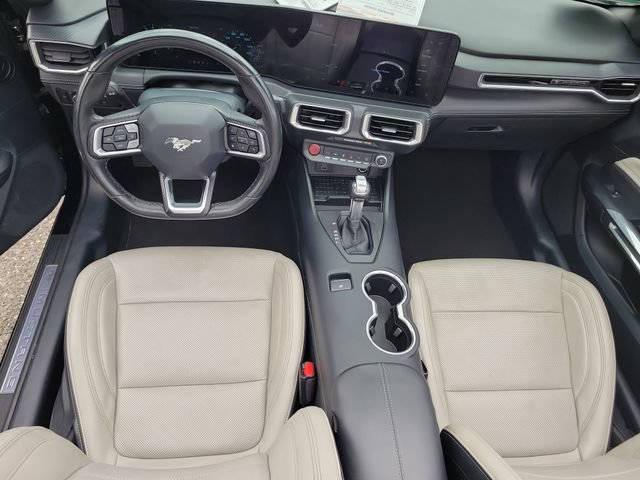 Used 2024 Ford Mustang Convertible RWD image 15