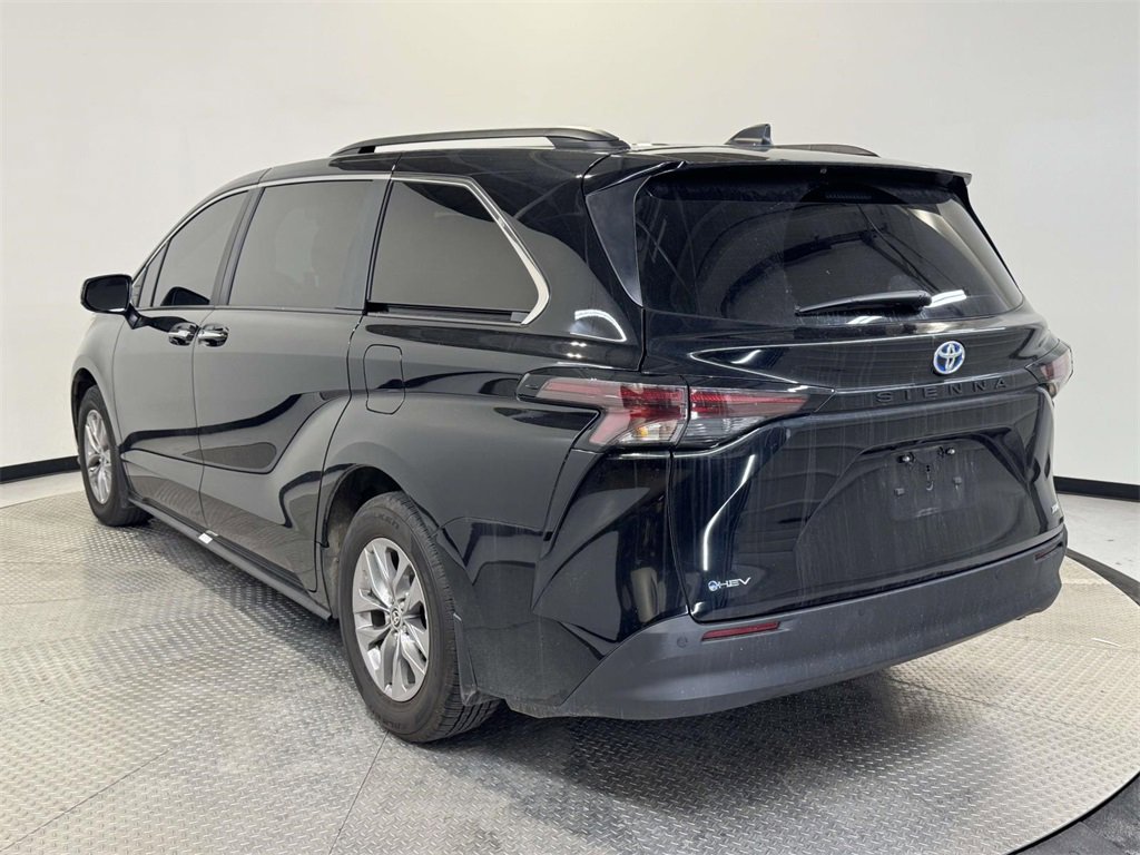 Used 2025 Toyota Sienna XLE w/ XLE Plus Package image 5