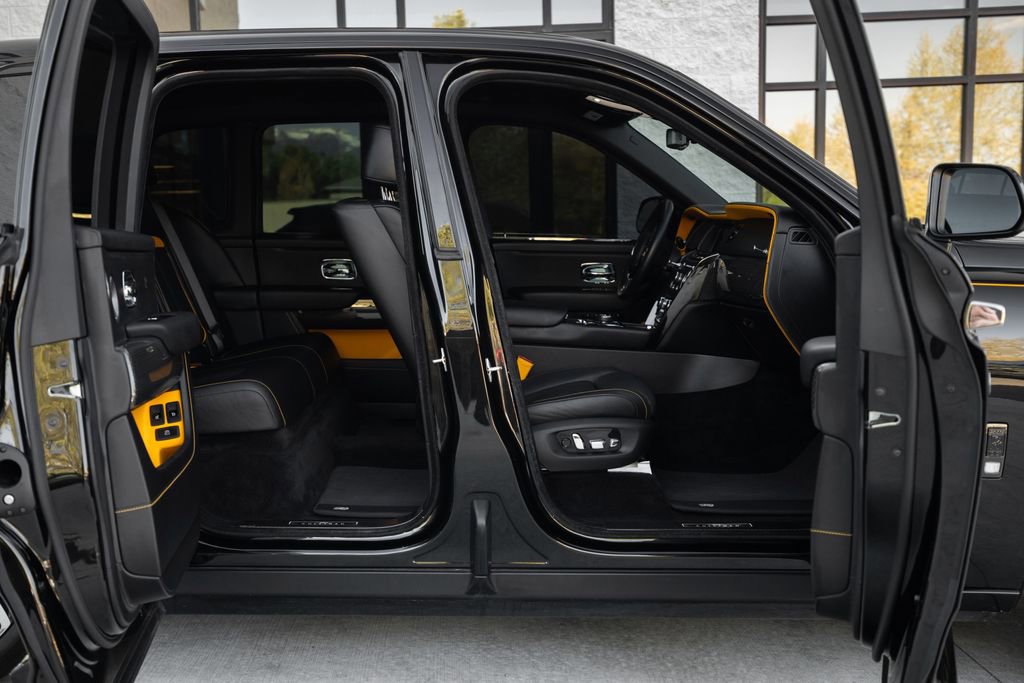 Used 2023 Rolls-Royce Cullinan Black Badge w/ Leather Finishing Pack AWD/4WD image 19