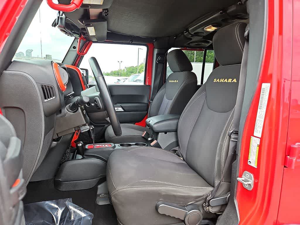 Used 2014 Jeep Wrangler Unlimited Sahara w/ Connectivity Group AWD/4WD image 12
