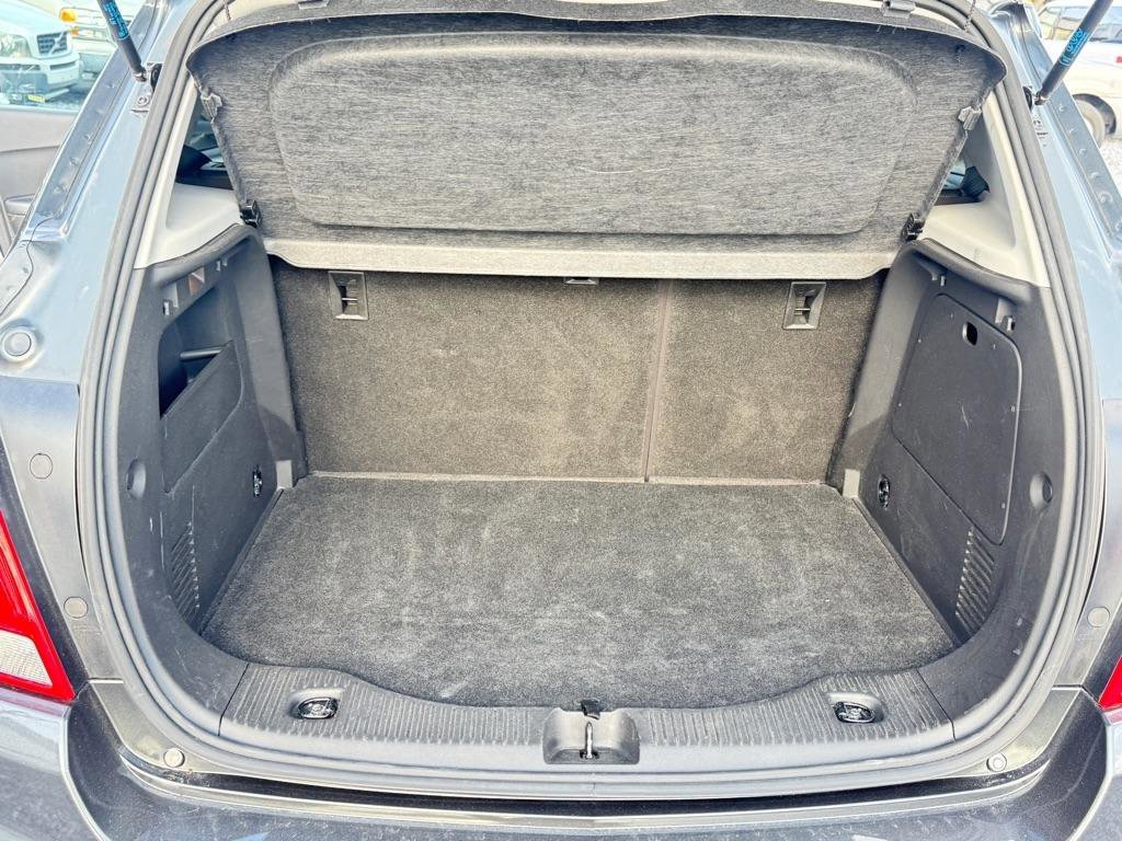 Used 2018 Chevrolet Trax LT w/ LT Convenience Package image 12