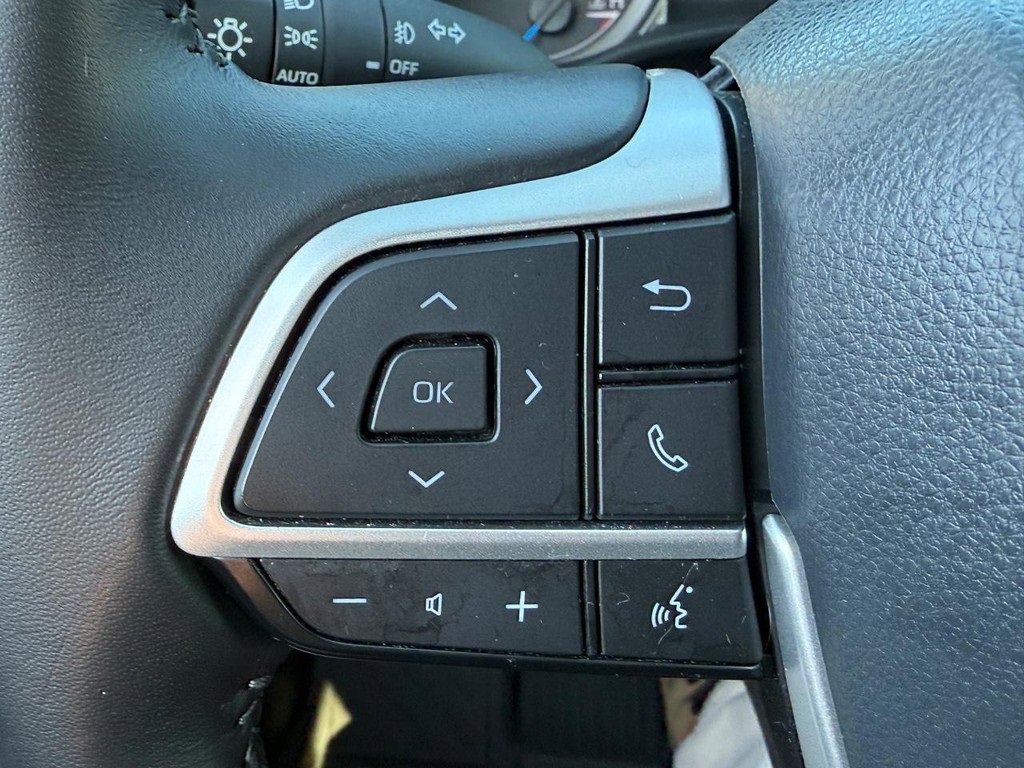 Certified 2024 Toyota Highlander XLE image 19