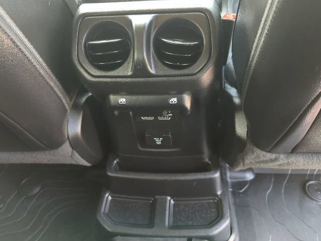 Used 2019 Jeep Wrangler Unlimited Sahara AWD/4WD image 21