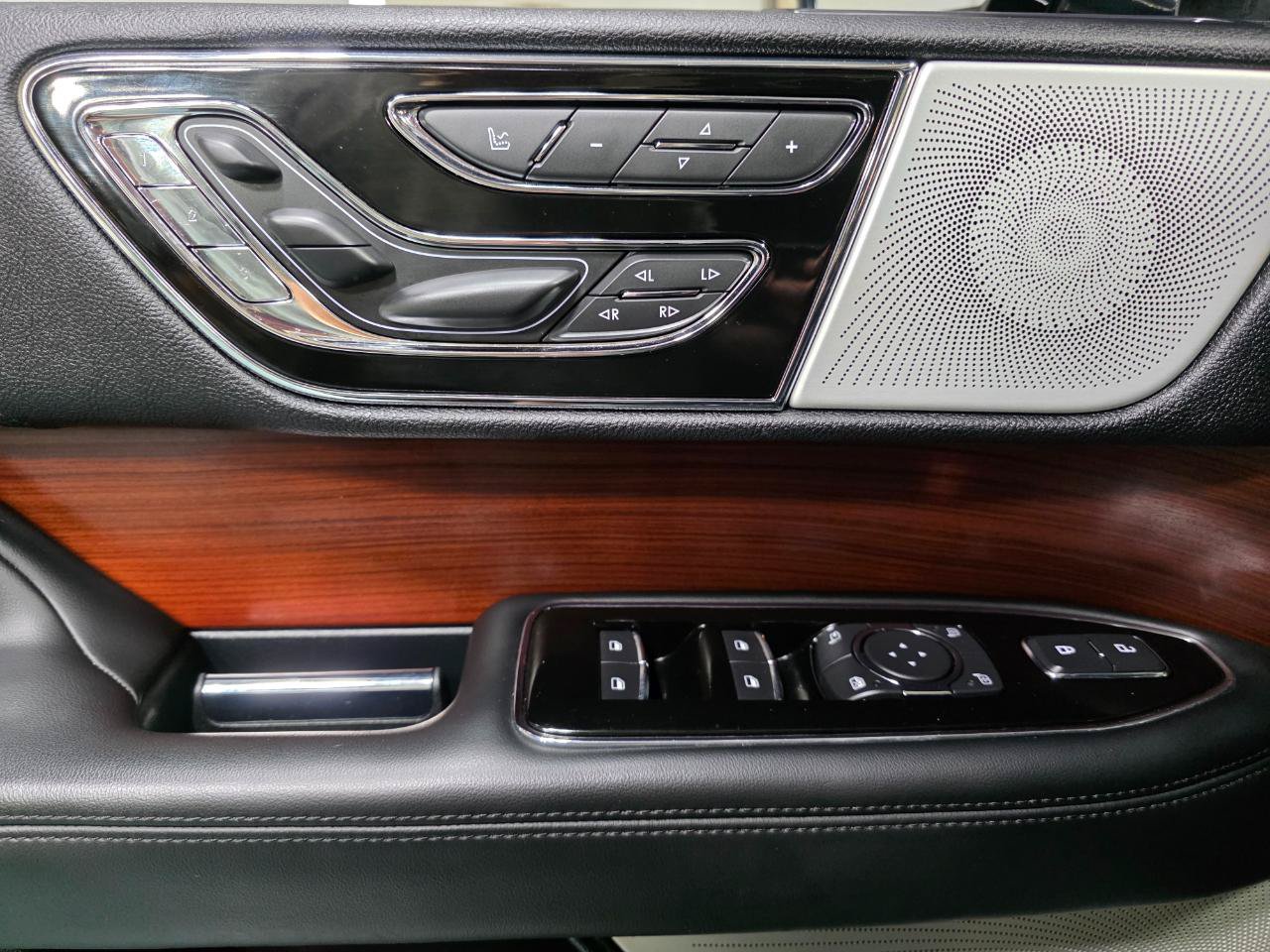 Used 2021 Lincoln Navigator Reserve w/ Luxury Package AWD/4WD image 17