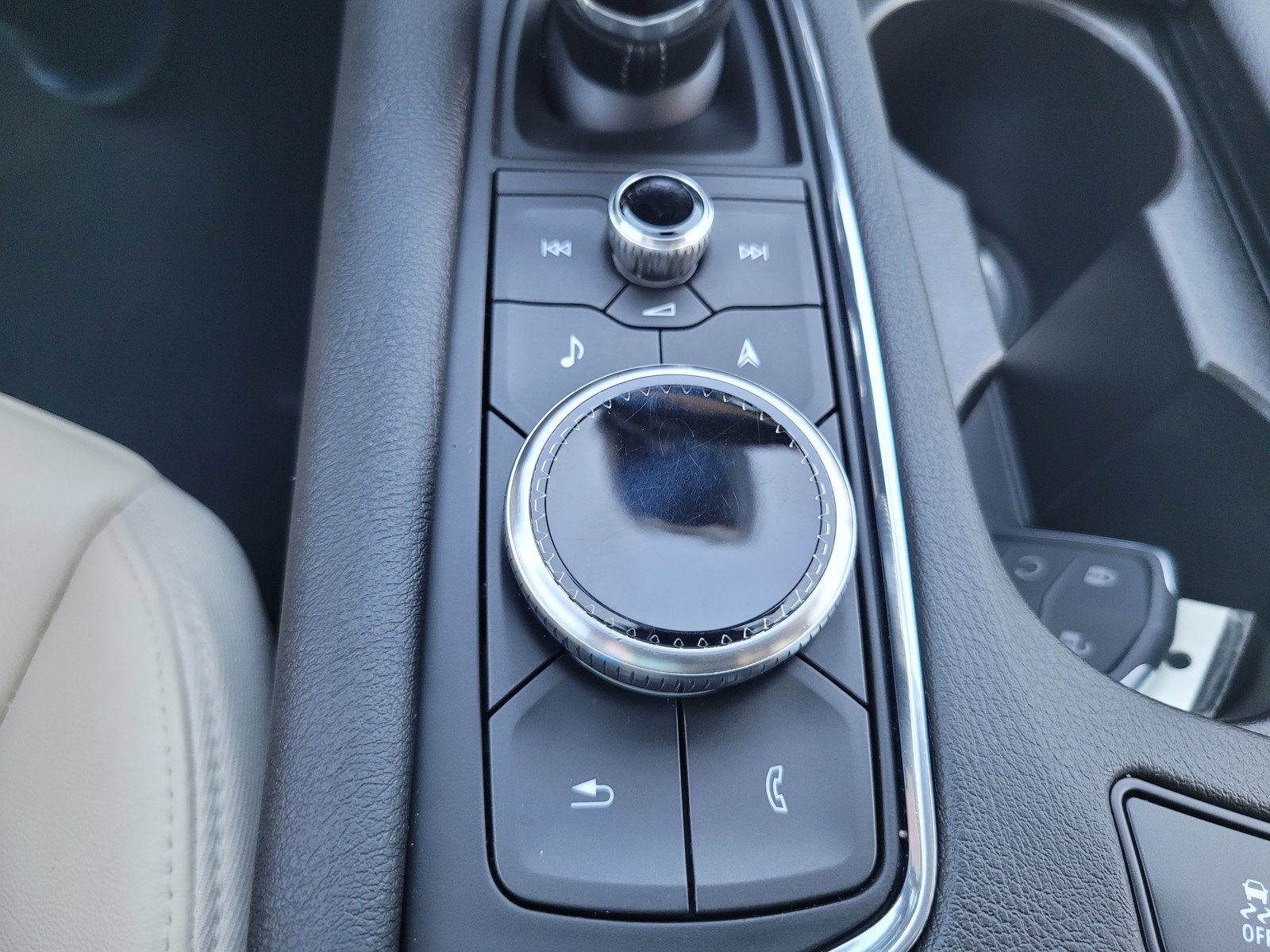 Used 2024 Cadillac XT6 Sport w/ Technology Package AWD/4WD image 23