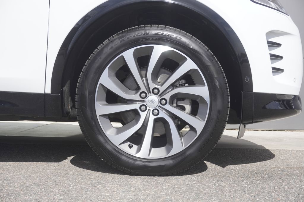 Used 2025 Land Rover Discovery Sport Dynamic SE image 35