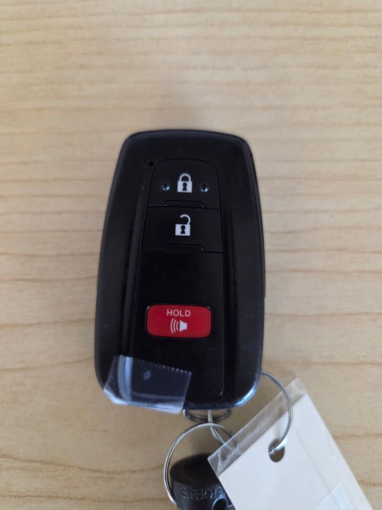 Used 2025 Toyota RAV4 XLE image 45