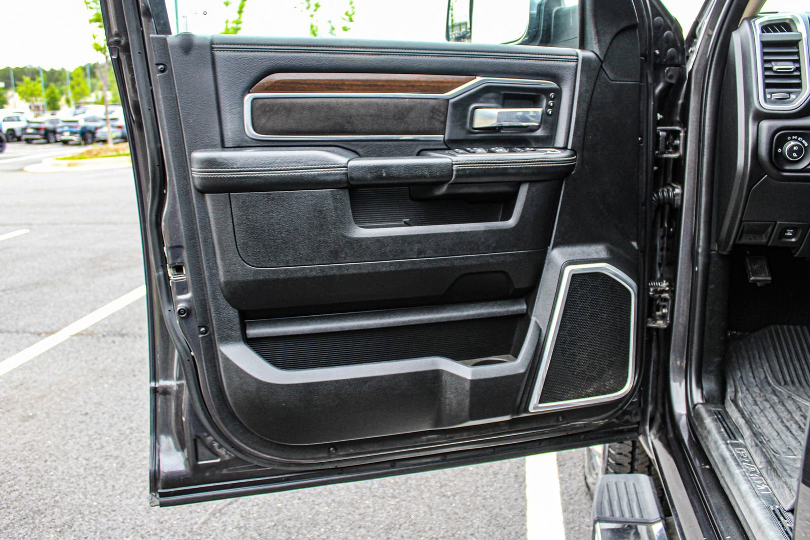 Used 2022 RAM 3500 Laramie AWD/4WD image 33